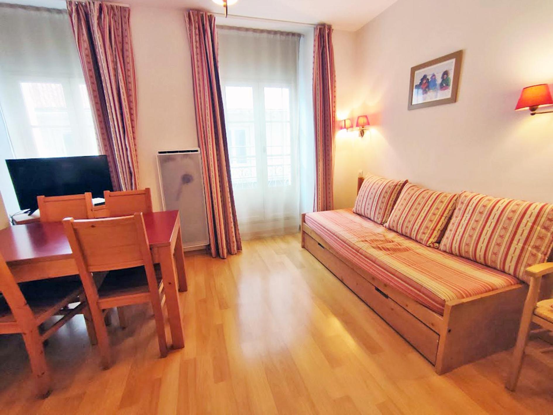 Oo, T2, Centre Luchon, Wifi, Casier A Skis, Ascenseur, 4 Personnes Bagnères-de-Luchon Exterior foto